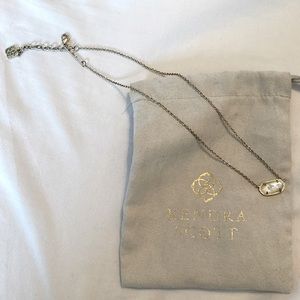 Kendra Scott 
Elisa Pendant Necklace In Ivory Pearl